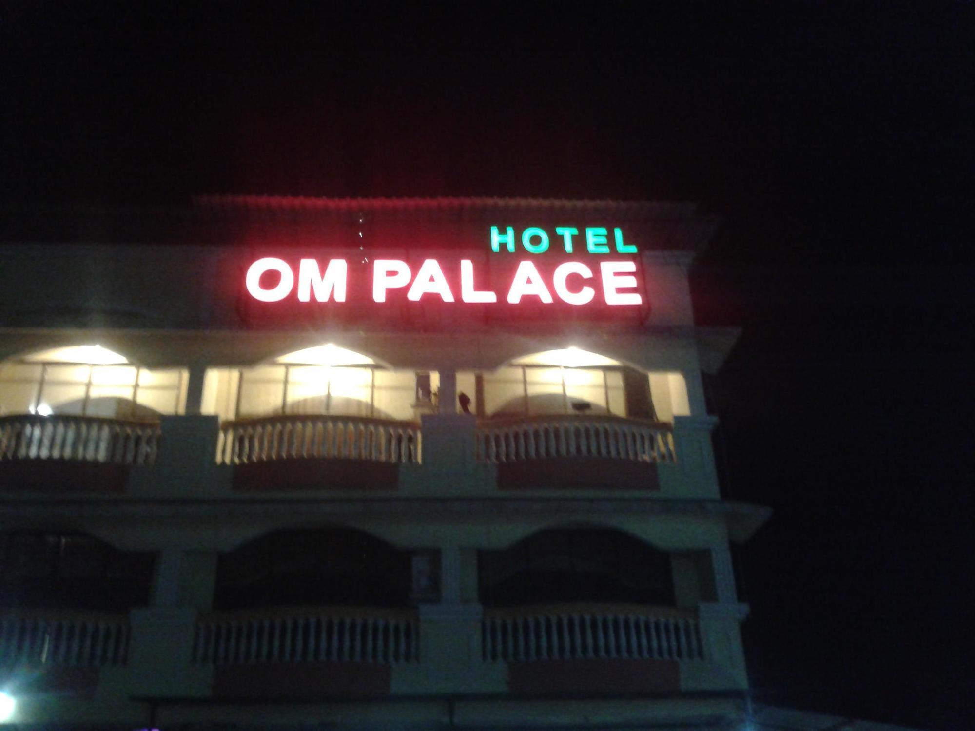 Om Palace Лонавла Екстер'єр фото